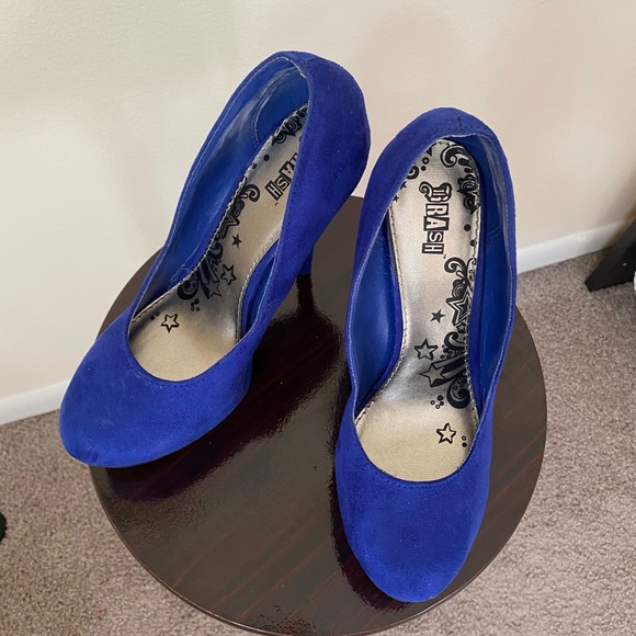 Heels - Picture 2 of 7